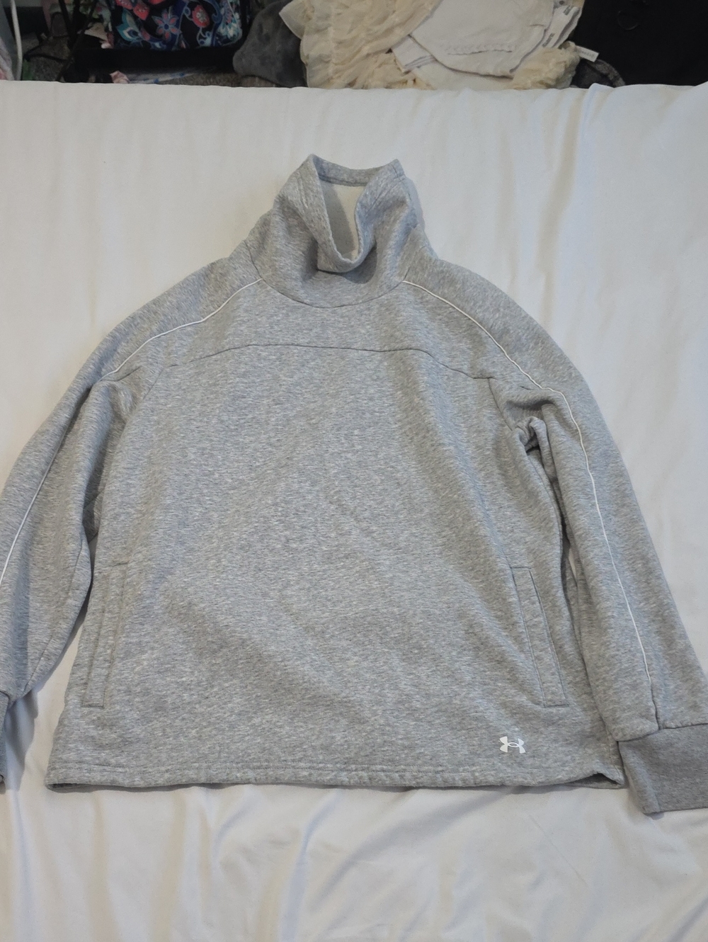 Under Armour Women's Light Gray Turtleneck Pullover Sweater